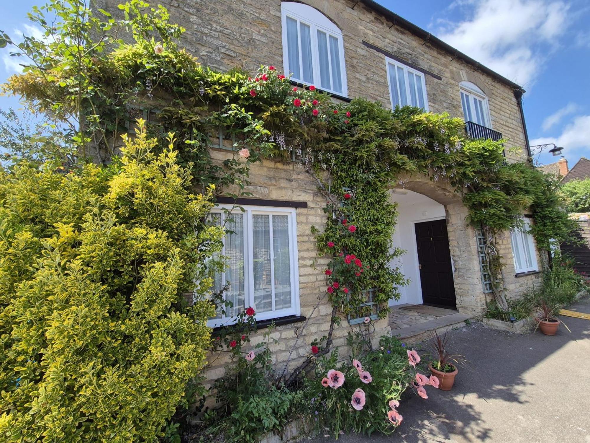 The Ship Inn Oundle Exterior photo